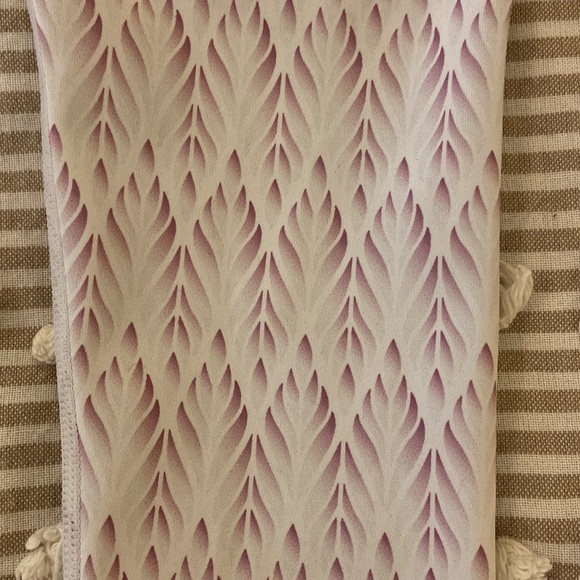 BuffBunny Onyx High Rise Leggings in Oasis Print - Picture 10 of 16